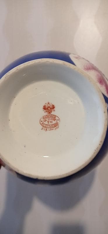 Kuzneçov kasa 1890-1900-cu illər. çox yaxşı vəziyyətdə. diametr 17 sm — 2