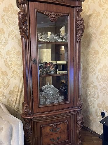parça skaf: Klassik üslubda bəzədilmiş vitrin şkaf - Material: ağac (təbii ağac — 1
