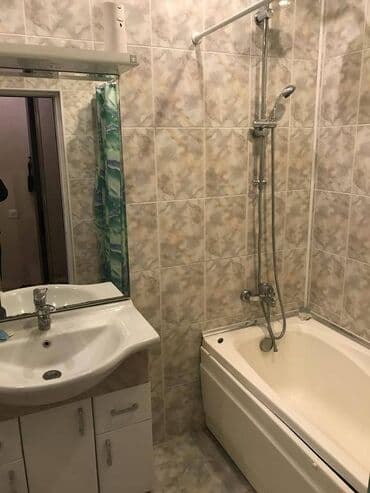 bine qesebesinde ev: Səbail rayonu,İçəri şəhər metrosuna 3 dəqiqəlik məsafədə. Bəy — 6