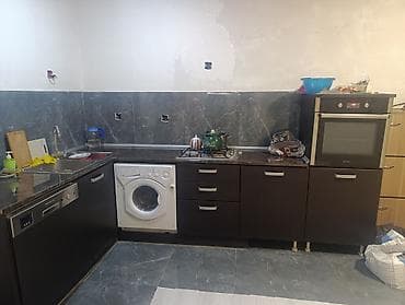 stul desti: Modern mətbəx mebeli dəsti üstündə paltaryuyan və qabyuyan verilir - — 1