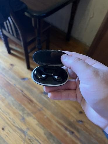 mikrofon bluetooth: Tam simsiz qulaqlıq seti – şarj qutulu Kenardan baxanda quıaqlıqlar — 3