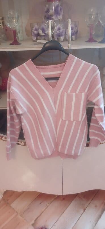 dəst geyimlər: Qadın geyimləri dəsti – müxtəlif modellər 1) Kapüşonlu trikotaj — 2