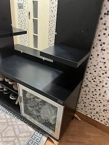 ev giris qapilari: 1 qapı, Güzgülü, Qara, Digər material, Açılan, Düz dolab — 4