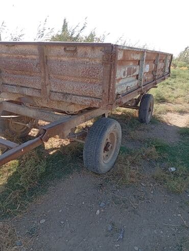 Kənd təsərrüfatı qoşqusu müxtəlif yüklərin, o cümlədən məhsul, yem və
