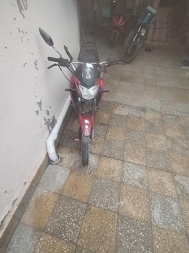 iki teker motor: Məhsul: Qırmızı rəngli yol motosikleti Xüsusiyyətlər: - Korpus — 3