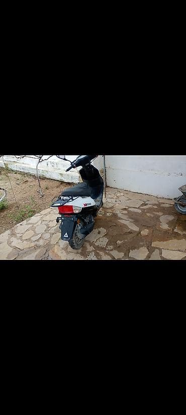 tempra sükan: Satılır: Ağ-qara rəngdə şəhər tipli skuter 5 ayindir her bir senesi — 1