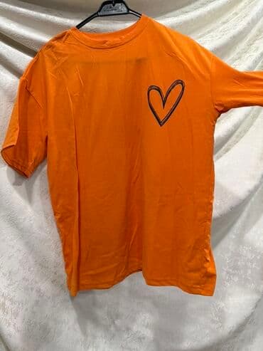 Qadın T‑shirt her biri yenidi bezileri bir iki defe istifade olunub