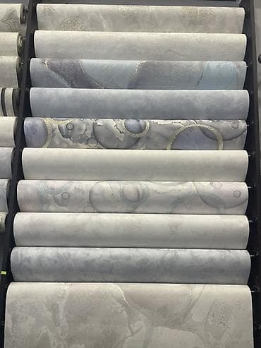 Müxtəlif dizaynlarda divar kağızları - Rəng palitrası: açıq boz