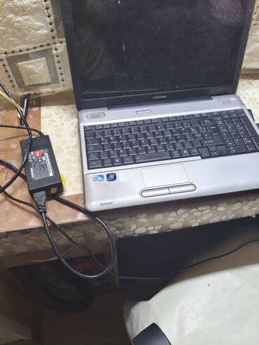 Masaüstü kompüterlər və iş stansiyaları: Toshiba noutbuk Xüsusiyyətlər: - Ekran: 15.4" (parlaq matris) — 5