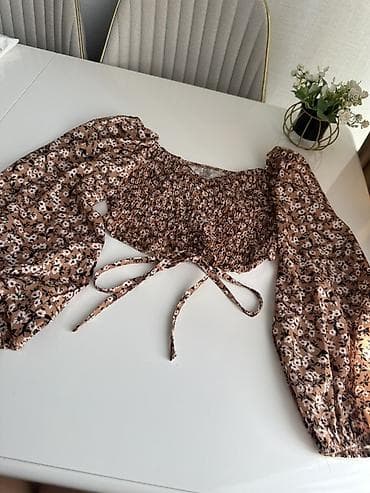 cins etek: Qadın bluzası xs 12azn - Model: qısa kəsimli crop bluz - Parça — 1