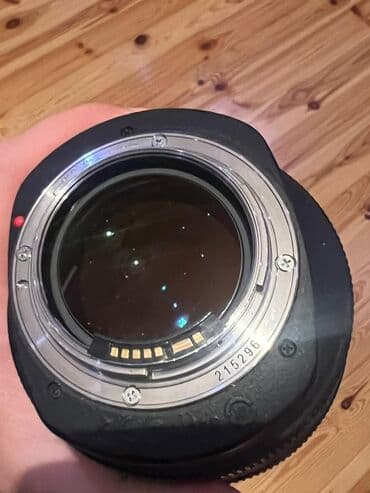 çəki: Canon EF 85mm f/1.2L II USM obyektiv - Fokus məsafəsi: 85 mm – — 5