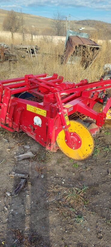 Kənd təssərüfatı avadanlığı: Kartof yığan maşın – traktor qoşqusu Məhsul təsviri: - Traktorun arxa — 3