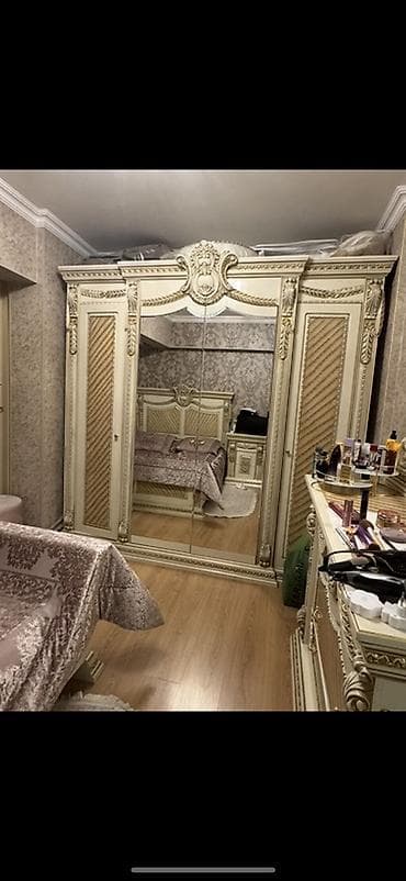 qapi ustu: Neo-klassik üslubda iri qarderob dolabı - Rəng: krem-şampan, qızılı — 1