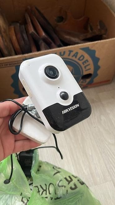 Hikvision şəbəkə kamerası Model: DS-2CD2412F-I (cube tip) Açar