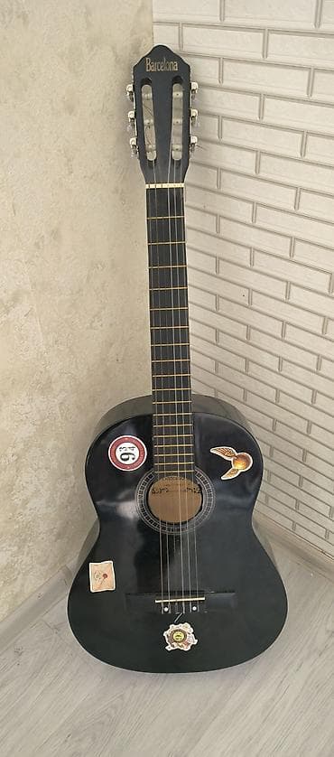 Klassik gitara, Yeni, Ünvandan götürmə