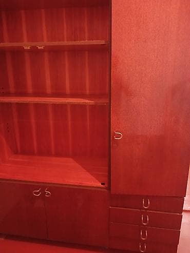 Ev üçün mebel: Qırmızı-qəhvəyi tonlarda çoxfunksiyalı divar dolabı - Material — 2