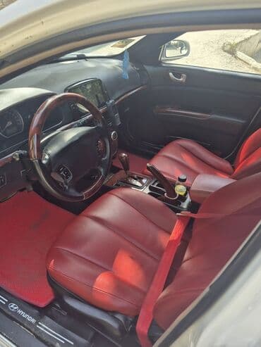 mercedes vito van: Hyundai Sonata sedan – ağ rəng, 4 qapı, aqressiv ön dizayn və zərif — 4