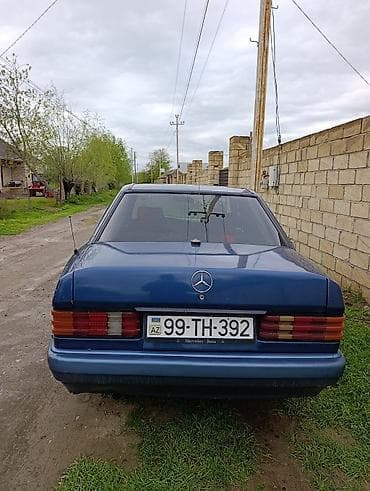 Mercedes-Benz W201 (190) sedan - Rəng: tünd mavi - Kuzov: 4 qapılı