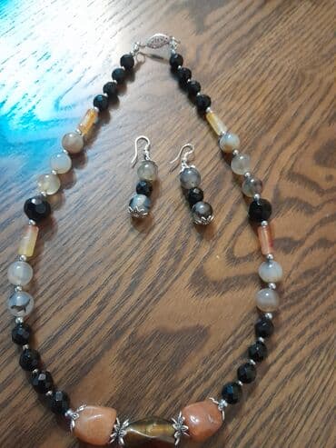 Комплекты из натуральных бус интересующи х пишите на вад цап