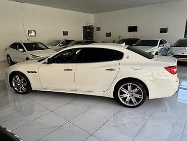 lider disk: Hyundai Elantra sedan – ağ rəng, Azərbaycan nömrə nişanı. Şəhər və — 10