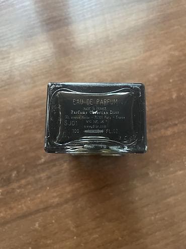 elegance parfüm: 55-ml daxilin də qalıb Emporiumdan Hədiyyə alınıb Emporium da qiyməti — 2