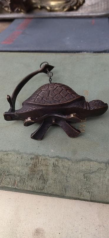 qedimi pullarin alinmasi: Məhsul: Bəzəkli tısbağa formalı yağ çırağı (bürünc) Təsvir: - — 3