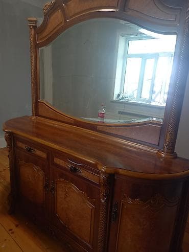 Klassik üslubda iri güzgülü bufet/komod - Material: tam ağac massiv