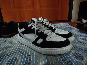 Şəxsi əşyalar: Ağ sport ayaqqabiynan barter ederem.3 ay geyinilib — 1