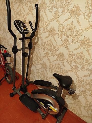 Bu ellipstik trenajor, kardiyo məşqləri üçün nəzərdə tutulmuş, idman — 1