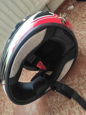 qazel matoru: Ariga kask satilir.temiz italyan malidi.vizorunda ciziglar var.arxa — 4