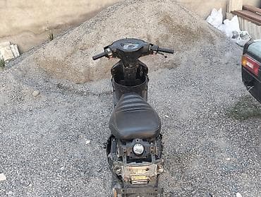 tek teker scooter: Skuter – şəhər içi qısa məsafələr üçün kompakt benzinli model - — 2
