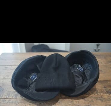 Yeni Qara rəngdə qış şapkası, soyuq hava üçün nəzərdə tutulmuşdur. Bu lalafo.az -da Yeni Qara rəngdə qış şapkası, soyuq hava üçün nəzərdə tutulmuşdur. Bu