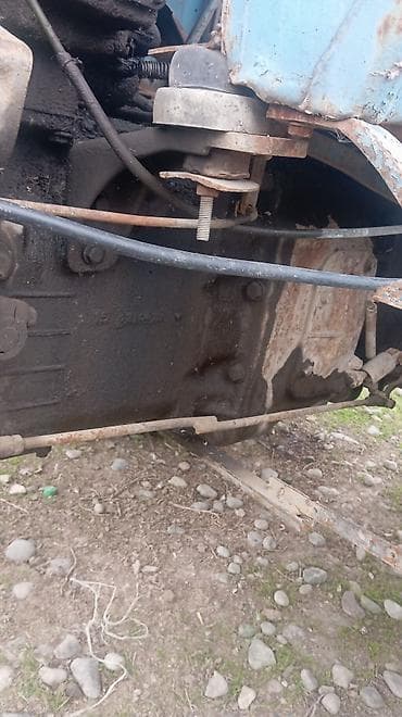 Aksesuarlar və tüninq: Minsk MTZ-80 traktor - Rəng: göy - Kabinli, geniş görünüşlü ön şüşə — 6