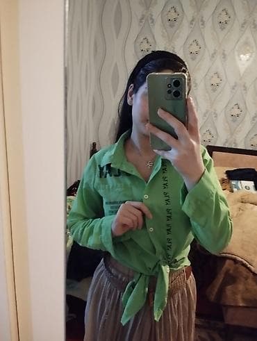 uzun koftalar: Yasil saroçka hem yaxasi aciq altinna cropla hem bagli hem qolu aciq — 1