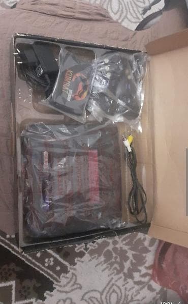 Digər kolleksiyalar: Sega “Mega Drive II” tipli 16-bit oyun konsolu seti Xüsusiyyətlər: - — 1