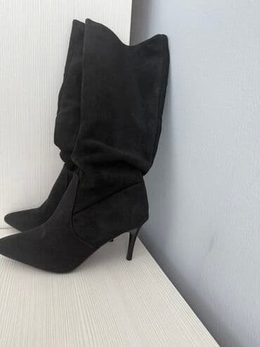 Qadın dizaltı çəkmə – qara, süet görünümlü materialdan. - Uzunluq lalafo.az -da Qadın dizaltı çəkmə – qara, süet görünümlü materialdan. - Uzunluq