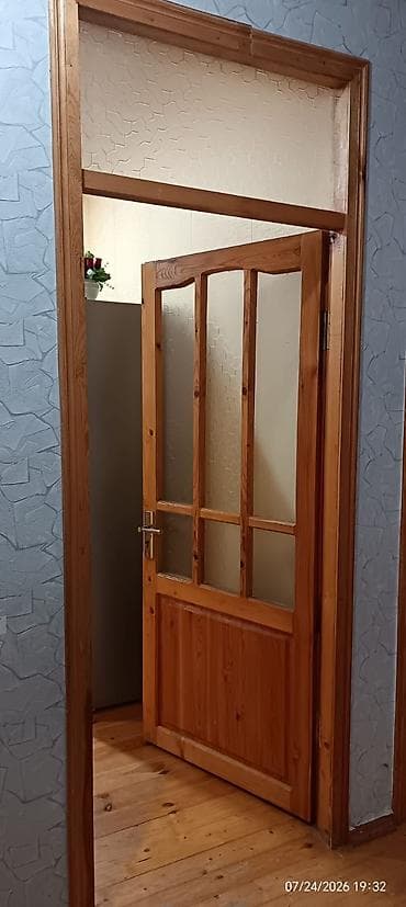 otaq qaplar: 1 ədədi 30 AZN Ölçü 90 x 2 40 Üstünün şüşəsi ilə birgə amma kim isə — 3