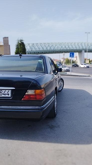 mersedes cewka: Mercedes-Benz 220: 2.2 l | 1994 il Sedan — 3