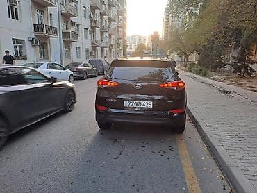 "Hyundai Tucson AWD, qara rəng, 5 yerlik şəhər/krossover avtomobilimi — 1