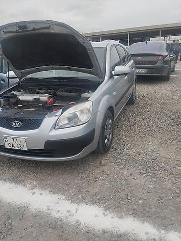 w204 salon: Kia Rio hatchback - Kuzov: 5 qapılı hatchback, gümüşü rəng - — 1