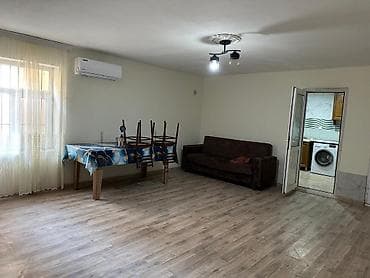 Mənzillər: Maklersiz. Komunal daxil 250 azn. Metroya cemi 3 deqiqe mesafede — 3
