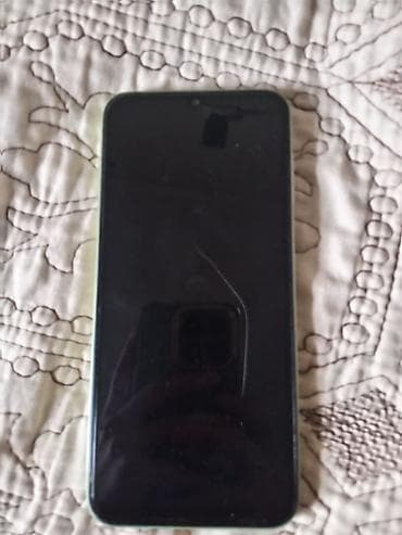 Smartfon – yaşıl çərçivəli model Xüsusiyyətlər: - Tam ekran ön panel