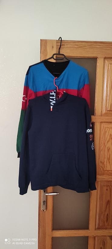 2 ədəd uşaq sviteri/svitşot dəsti.20 man 1) Tünd göy kapüşonlu
