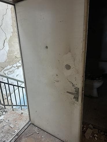 Mənzil üçün İşlənmiş Giriş qapısı 90x200 sm Glazok ilə, Zəmanətsiz, Ünvandan götürmə, Ödənişli çatdırılma