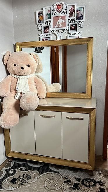 acar desleri: Qızılı çərçivəli qonaq otağı mebel dəsti Dəst tərkibi: - 2 ədəd — 7