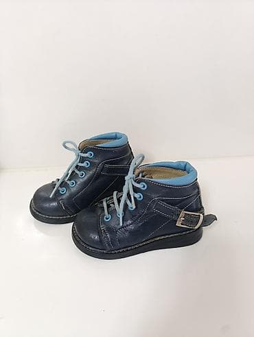 Botinkalar: Uşaq ayaqqabıları – tünd mavi rəngdə, açıq mavi detallı .Ortepetik — 2