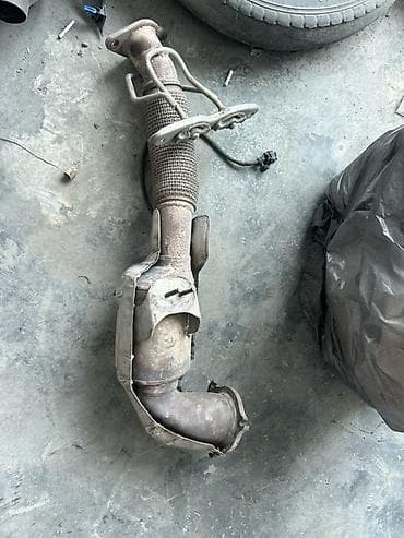 byd universal: Avtomobil üçün egzoz sistemi hissələri satılır. Şəkillərdə — 3