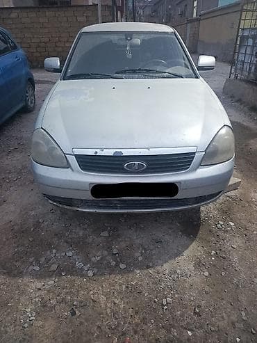 ford transit muherrik: Lada Priora sedan, gümüşü rəng. - Kuzov: 4 qapı, tam ölçülü baqaj — 2