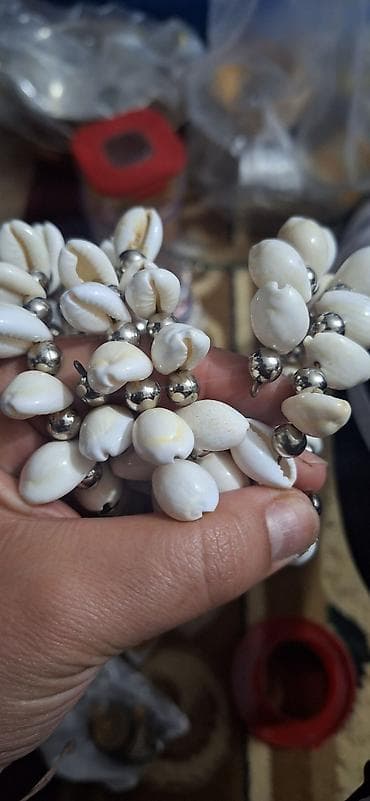 Bəzək dəsti – müxtəlif üslubda əl işləri Tərkib: - Dəniz