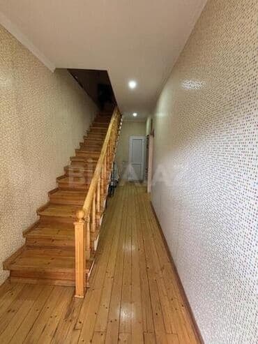 2 mərtəbəli həyət evləri: İki mərtəbəli həyət evi - Ümumi plan: 2 mərtəbə, balkonlu fasad — 26